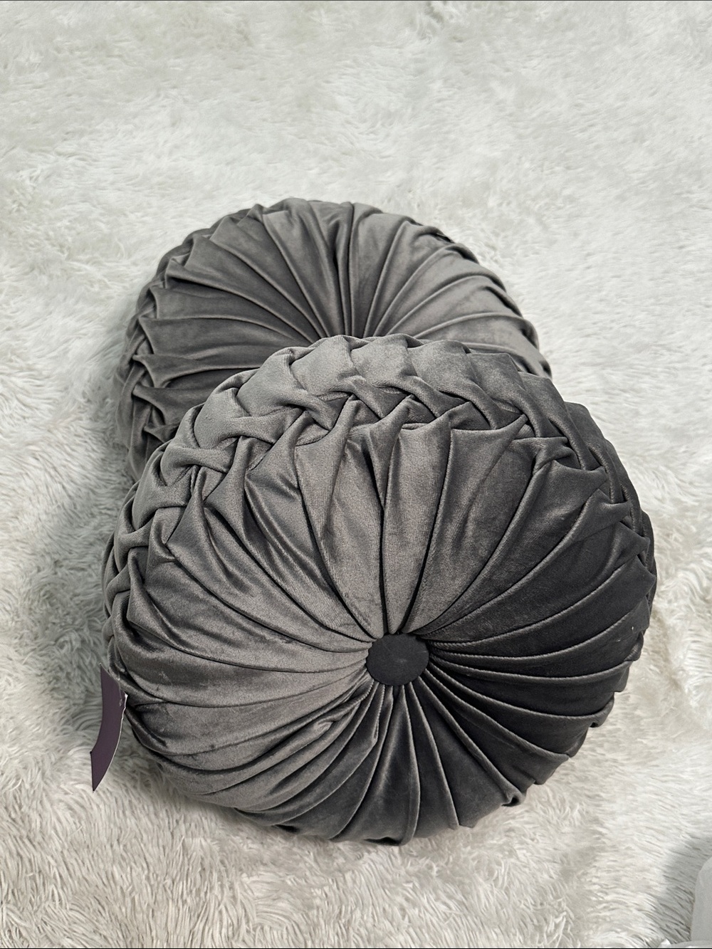 🥕 NWT Set of 2 Lush Decor 15” Round Velvet Throw Pillows
